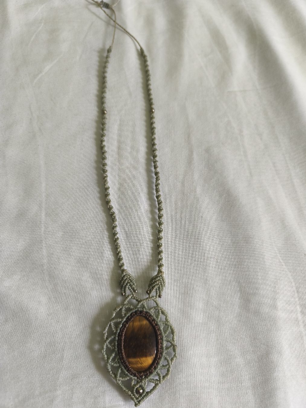 Catenine: Collier macramé œil de tigre pierre naturelle – Usato da Orbe venduto da don_ym8h 1