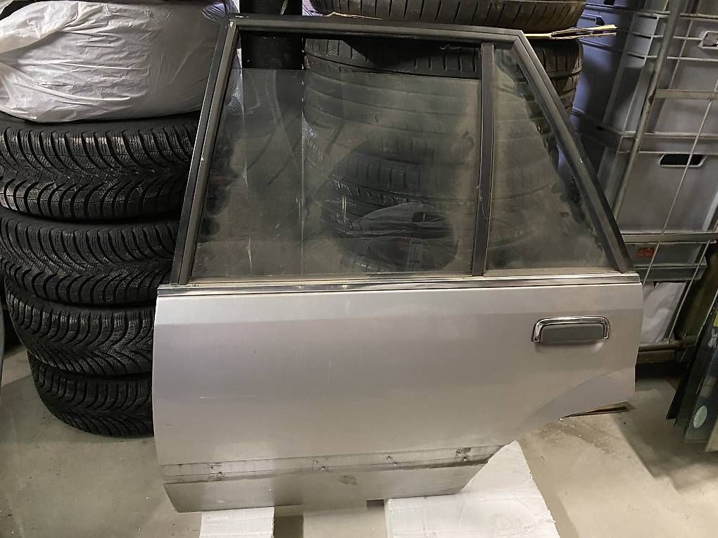 Opel Tutti pezzi di ricambio auto: Opel Senator A Türen Heckklappe Haube – Usato da Bern venduto da bieter-1 1