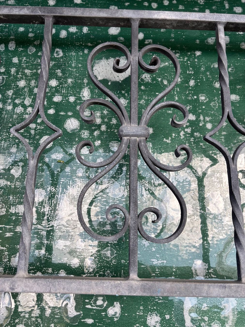 Gitter & Roste: Fenstergitter, massiv, alt – Gebraucht aus Niederurnen von Guste 2