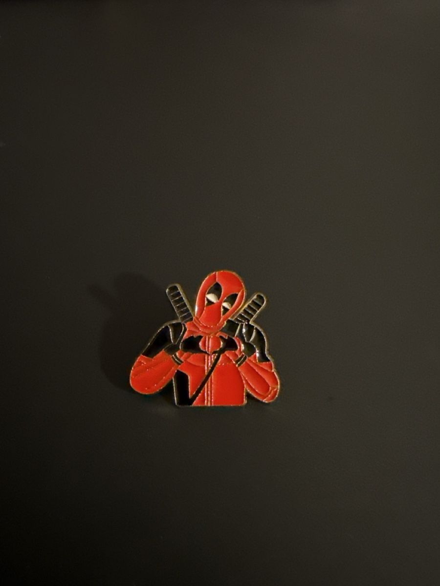 Placchette & Badge: PIN Anstecker Deadpool Comic Figur neu – Nuovo e nell'imballaggio originale da Grenchen venduto da Leonardo29