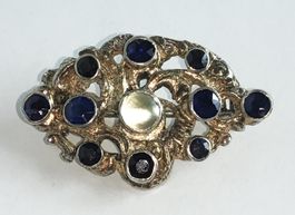 Kleine, sehr alte Vintage Brosche -10 Saphire/1 Mondstein