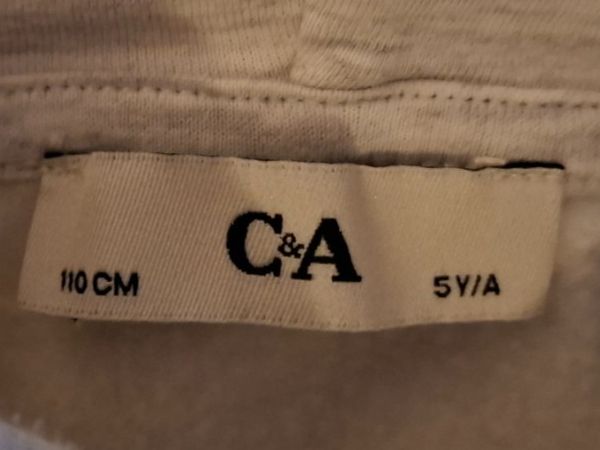 C&A Pulls et sweat-shirts: Kinderpullover mit Kapuze Gr. 110 - NEU                / 237 – Neuf (Voir description) à Schlieren par Alena020_0 2