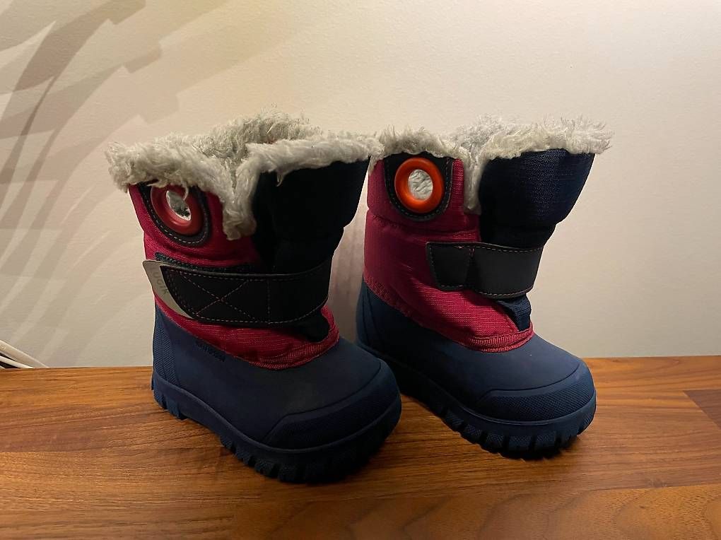 Scarpe per ragazzi: Warme Kinder-Winterstiefel mit Fellfutter ? Grösse ca. 24/25 – Usato da Zürich venduto da joaomoreno