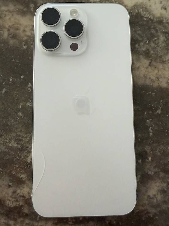 Portables: IPhone 16 Pro Max, 256 GB  – D'occasion à Lotzwil par le17vin12 1