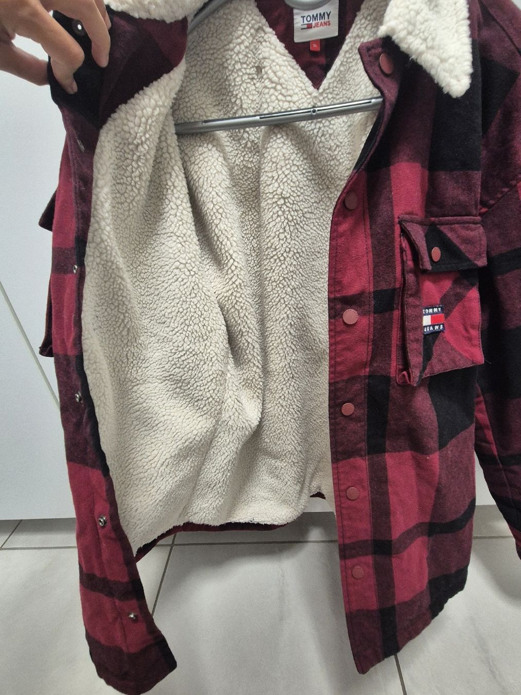 Tommy Hilfiger Jacken: Tommy Hilfiger Jacke XL – Gebraucht aus Volketswil von 2000ra 4
