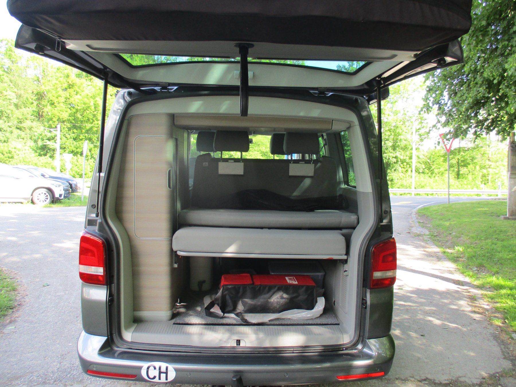 VW Camping Fahrzeuge: VW T5 Califonia inkl Garantie – Gebraucht aus Riedholz von Riedholz-Garage 5