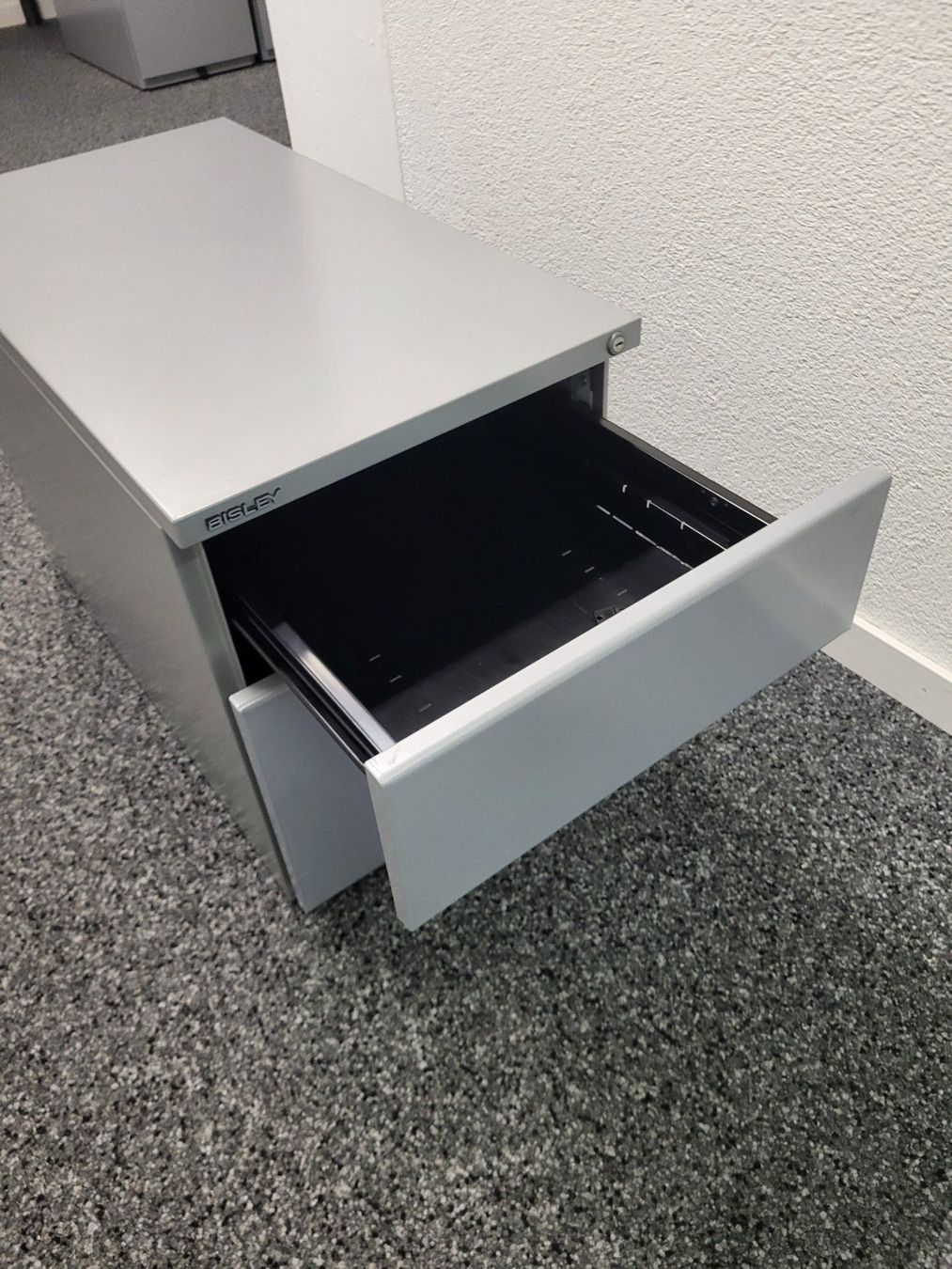 Banconi: Set von 5 Bisley Rollcontainer – Usato da Rümlang venduto da Greenliff 1