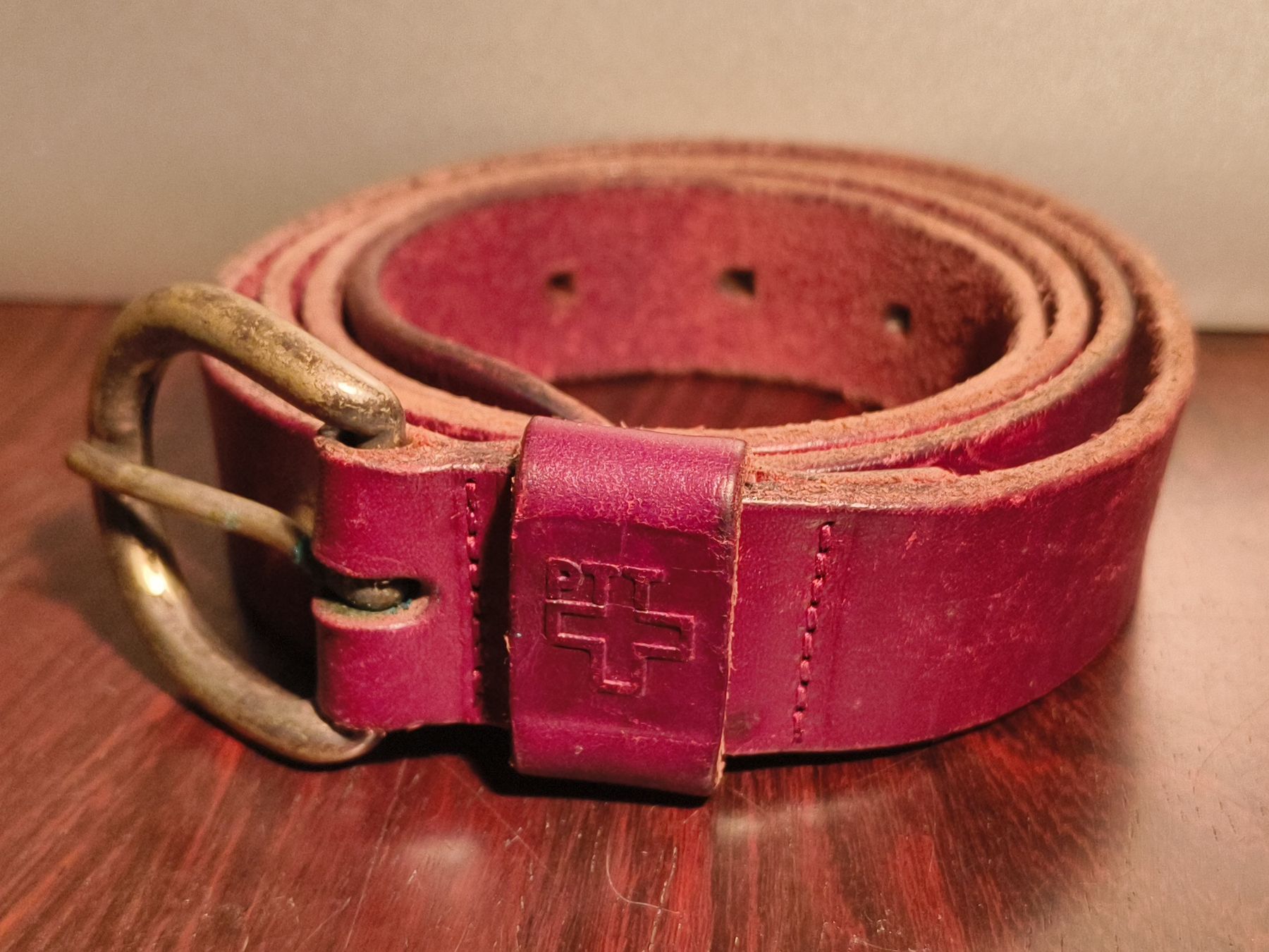 Schweizer Armee Cinture: PTT Ledergurt 117cm rot mit Post Schweiz – Usato da stettlen venduto da VintageBern_ch