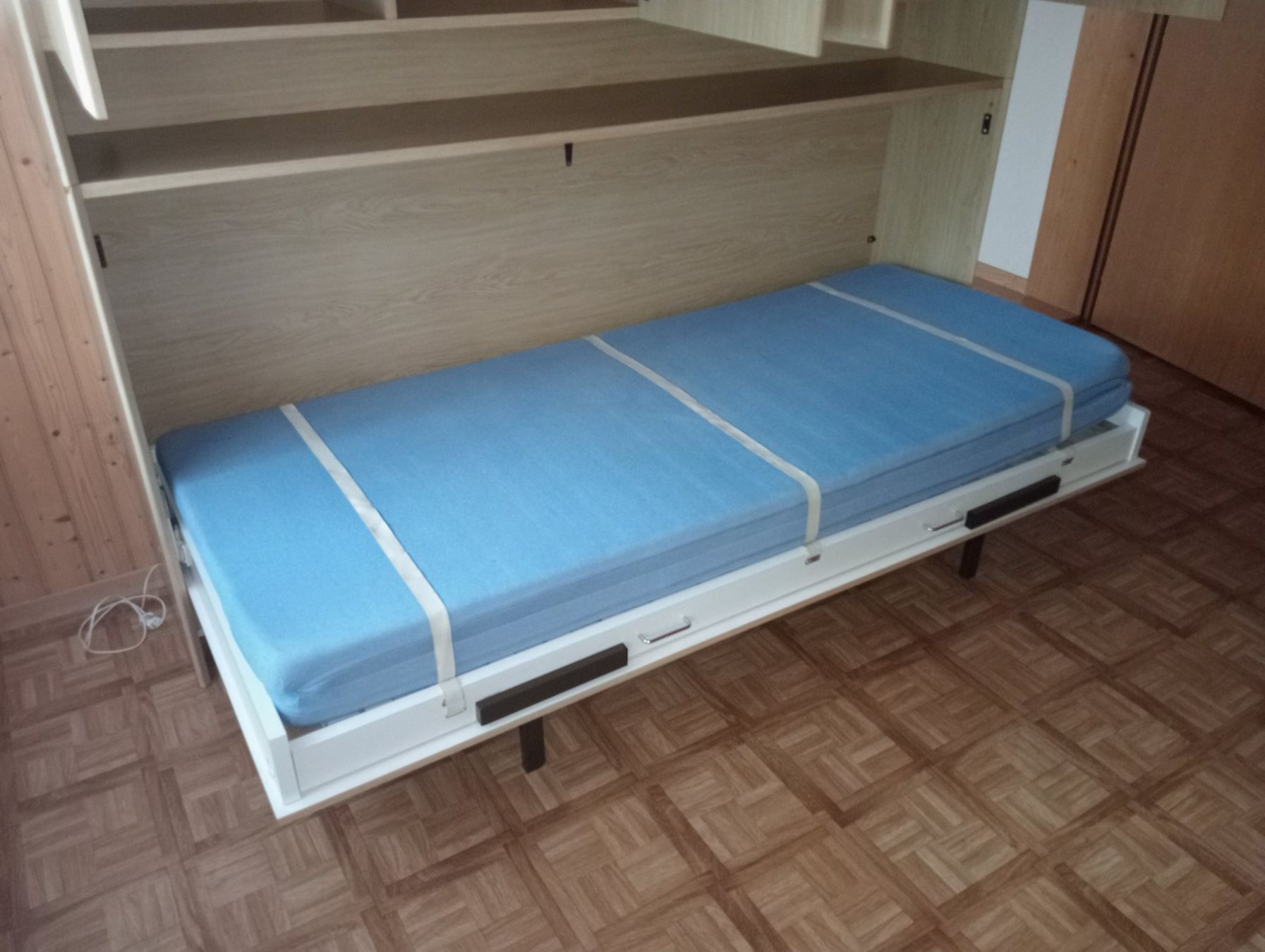 Letti: Schrank mit ausklappbarem Gästebett – Usato da Spiez venduto da iaqob 3