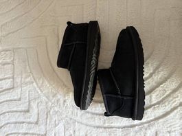 UGG