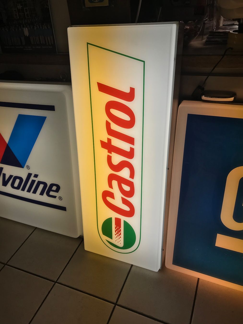 Castrol Schilder: Castrol - Leuchtreklame – Gebraucht aus Erlinsbach von Stu-ff 2