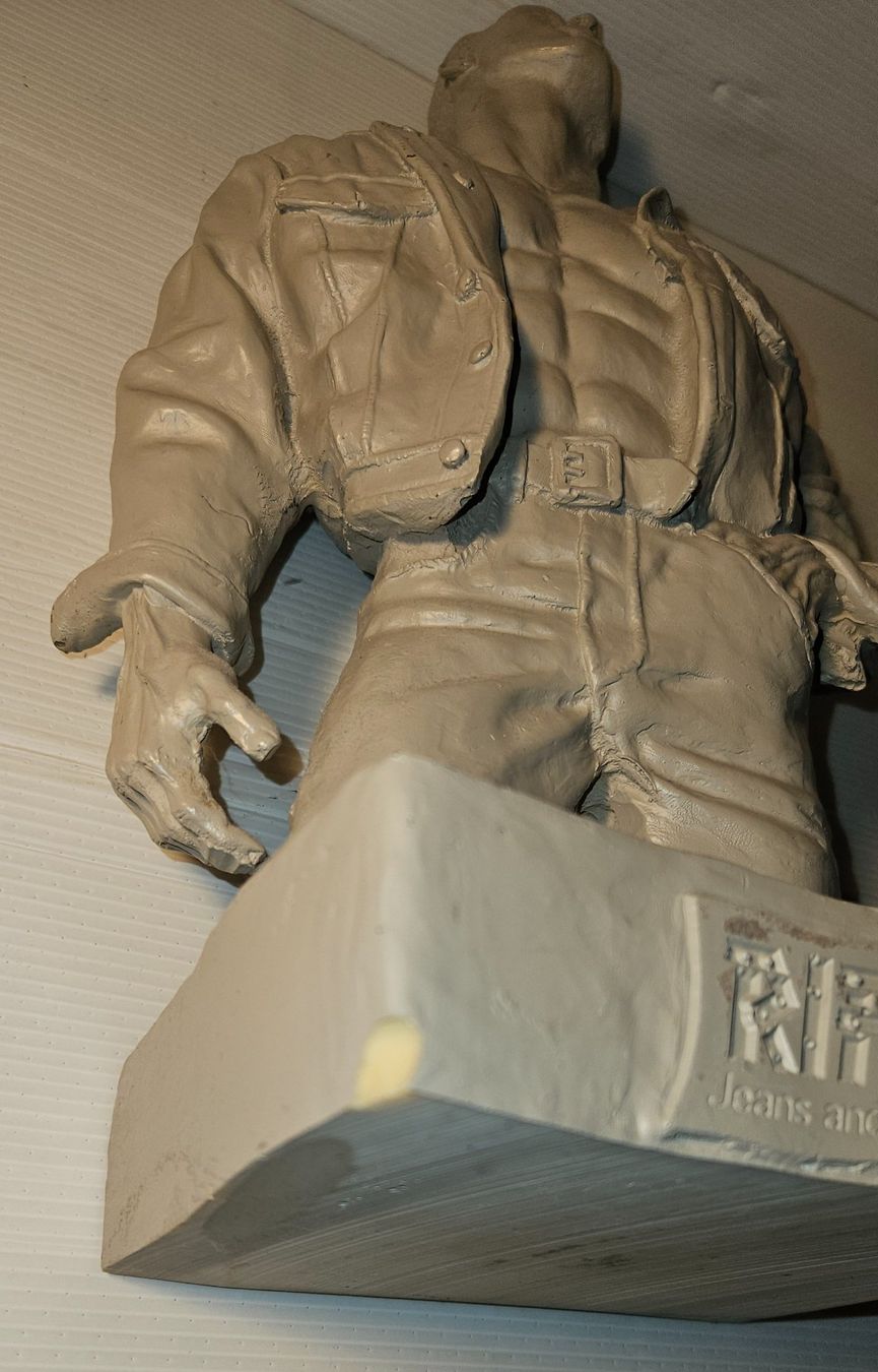 Statuette: Figur Jeans and Jackets Tonfigur ( Figuren ) – Usato da Münchenstein venduto da vitalfit 5