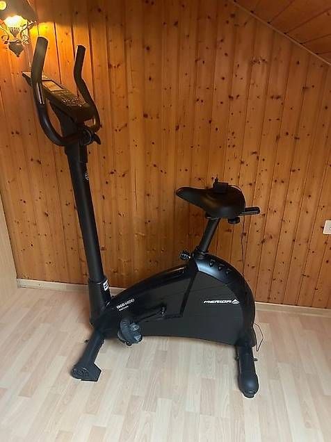 Vélos d'appartement: Vélo d'appartement Merida – D'occasion à Chézard-St-Martin par Famille.Richard