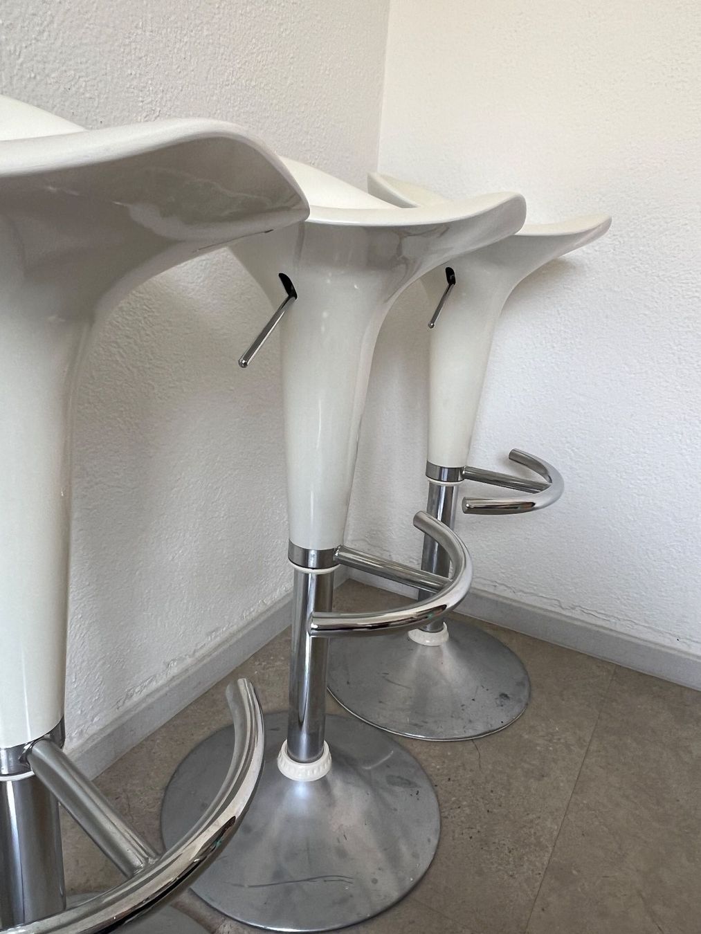 Hocker: 4 Barhocker weiss – Gebraucht aus Gipf-Oberfrick von dav_xd6z 1