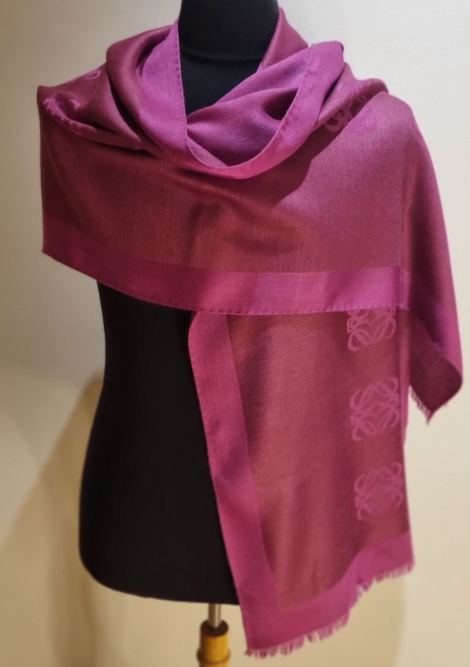 Loewe Foulard & Sciarpe: LOEWE Echarpe / étole femme – Usato da Borex venduto da mab_28bf