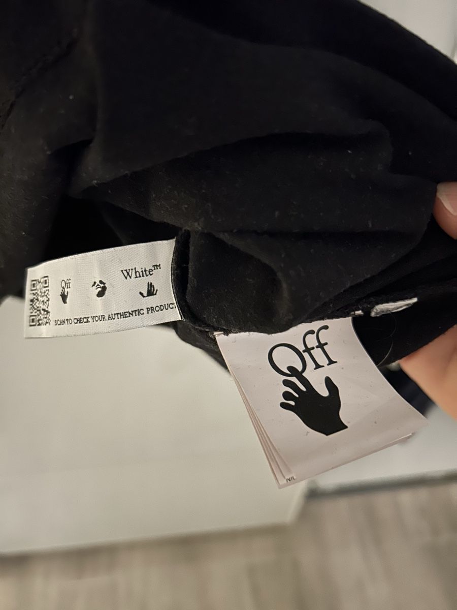 Off-White T-shirt: OFF-WHITE Small Logo Tee – Usato da Kandersteg venduto da StivieSmallz 2