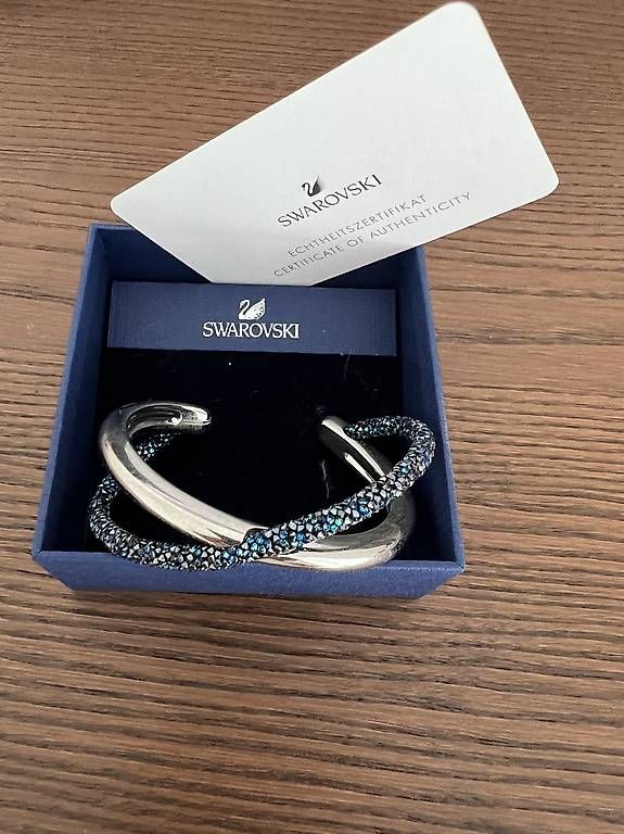 Bracciali & Braccialetti: Swarovski Armreif Crystaldust, blau – Usato da Glattpark(Opfikon) venduto da joe_5cs9