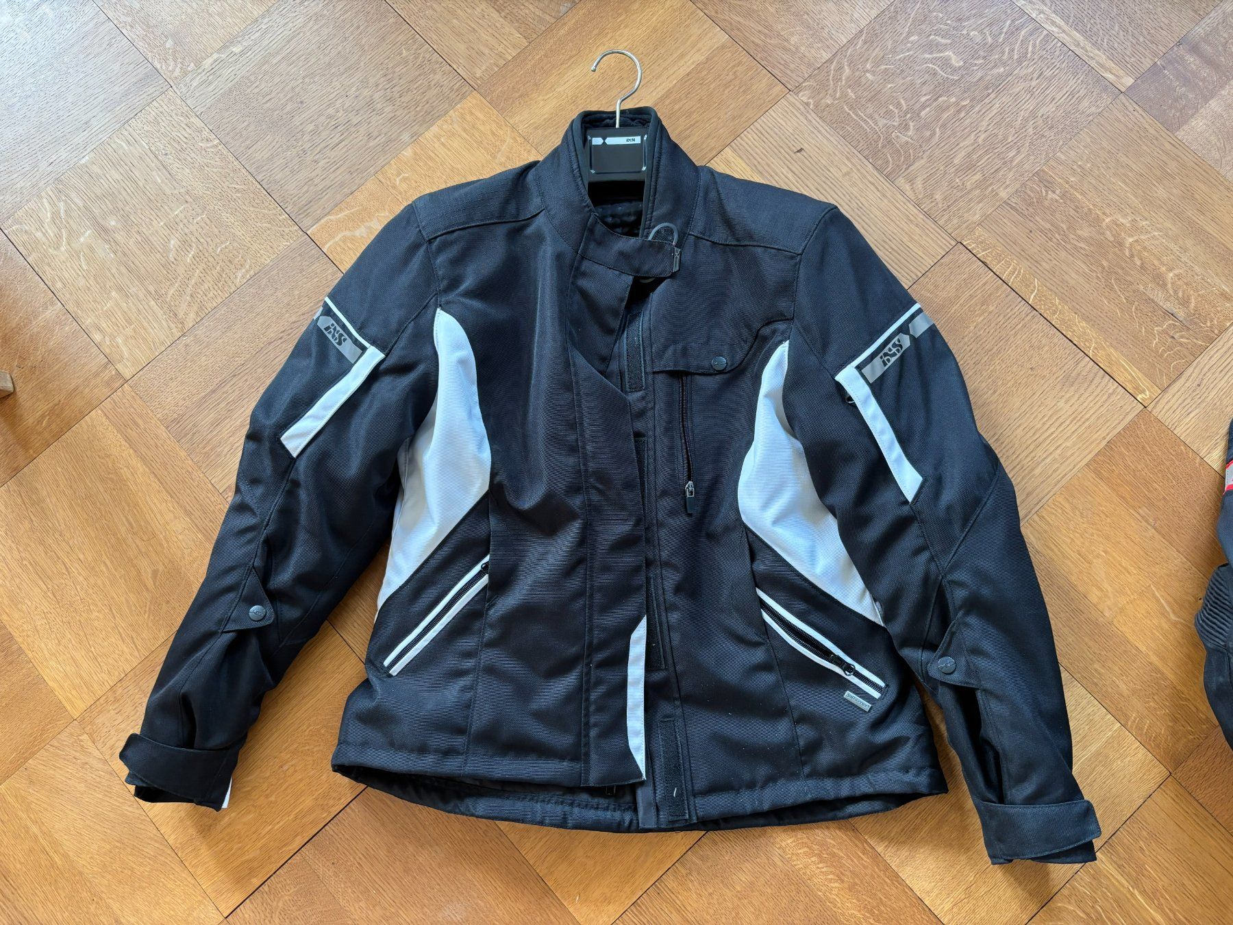 IXS Jacken: Motorradjacke Damen schwarz – Gebraucht aus Winterthur von dan_wq8j