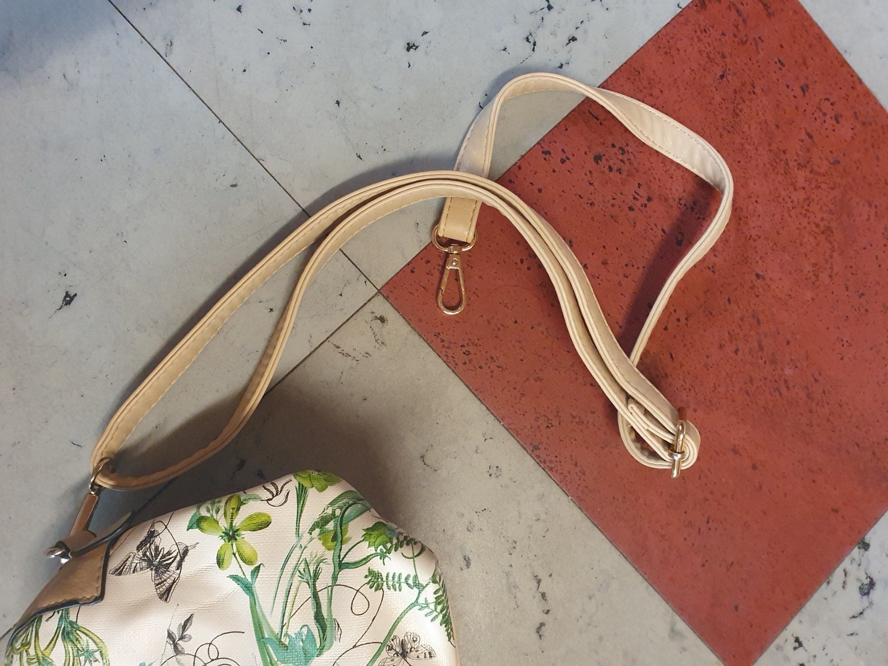 Sacs femmes: Umhängetasche – D'occasion à Moosseedorf par Sonnenschein.. 2