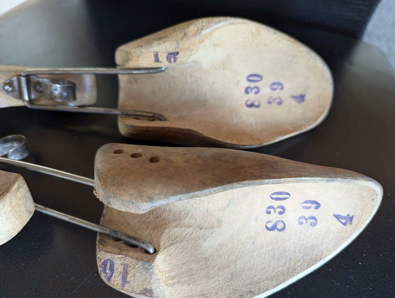 Herrenschuhe: Schuhspanner 39 – Gebraucht aus Bettlach von Costmiri 2