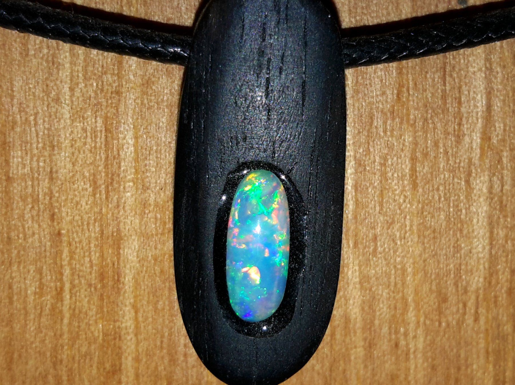 Pietre preziose: Australischer Multicolor Flashfire Kristall Opal im Ebenholz – Nuovo e nell'imballaggio originale da Uerkheim venduto da Winwinner 2