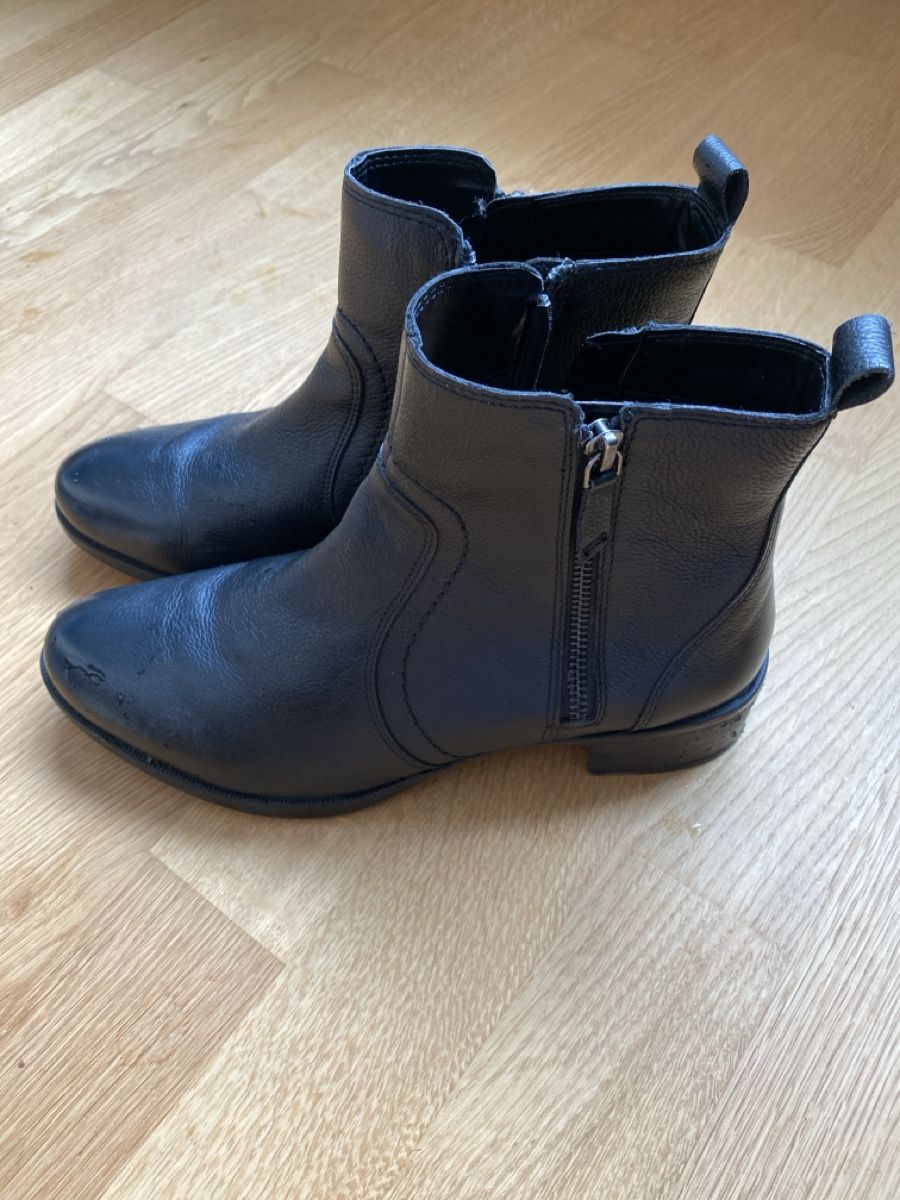 Scarpe da donna: Bottines en cuir noir 39 – Usato da Villeret venduto da Laloer22 3