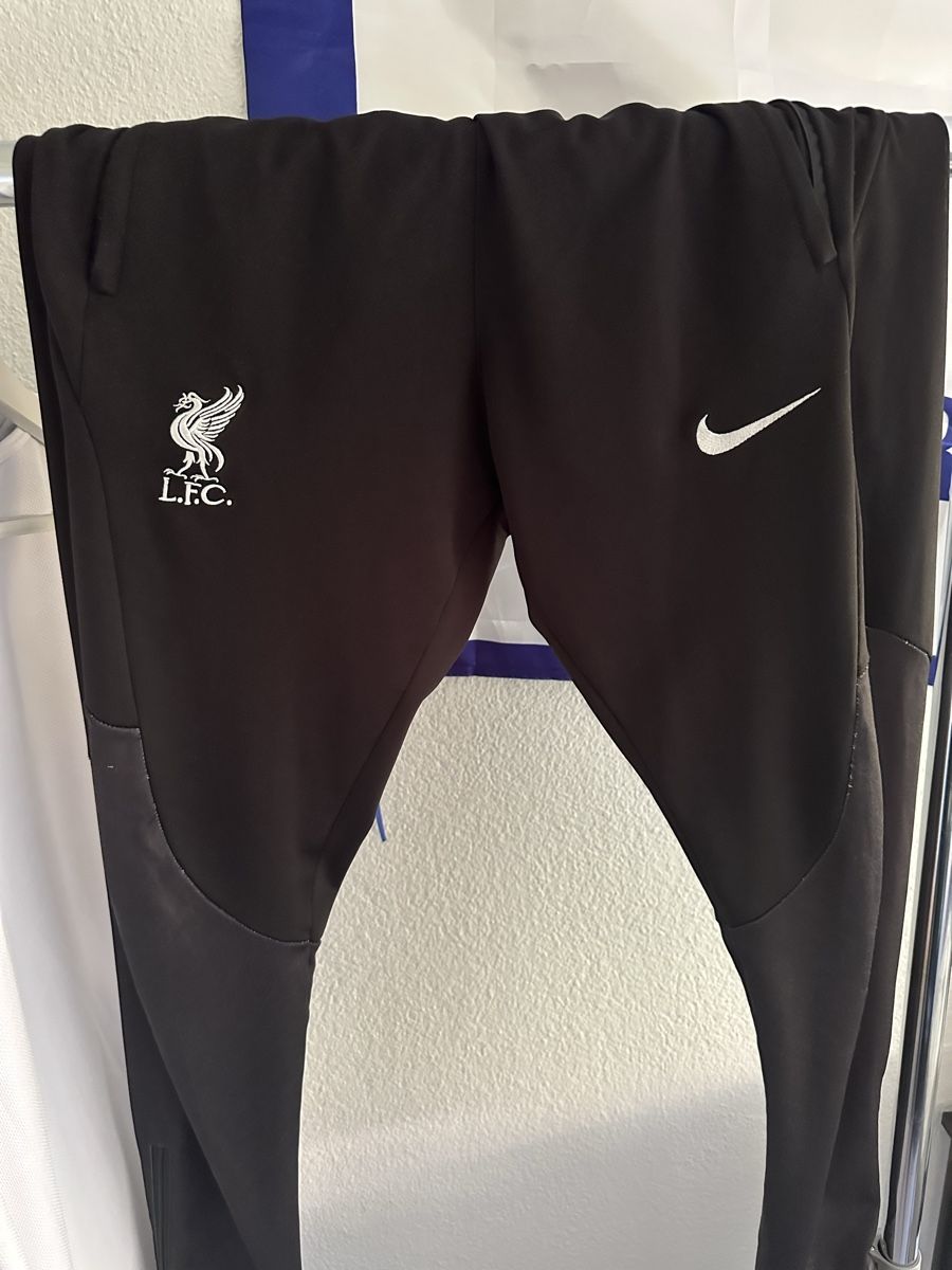 Nike Completi: Liverpool Trainingsanzug Grösse L  – Usato da Kehrsatz venduto da shabirrezai27 3