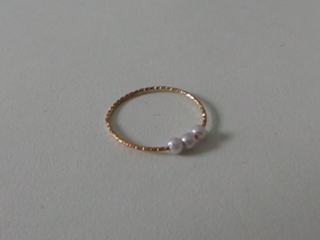 Anelli: Ring goldfarbig, 3 Kunstperlen beweglich, U53 – Nuovo (secondo la descrizione) da Flamatt venduto da Tattoo18