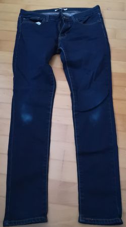 Levis Skinny Jeans Gr. 30 dunkelblau