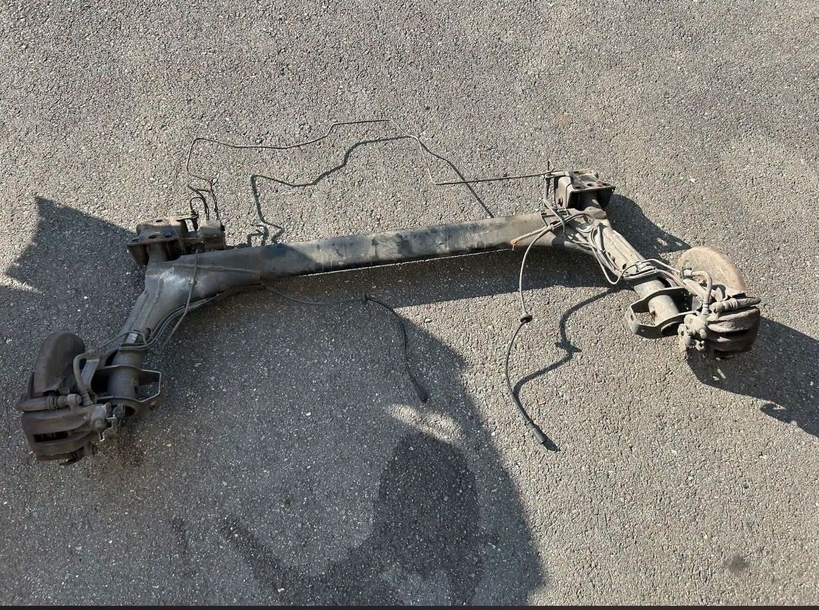 Volkswagen Tutti pezzi di ricambio auto: Essieu VW golf 3 – Usato da Muraz (Collombey) venduto da Wolfdog1978