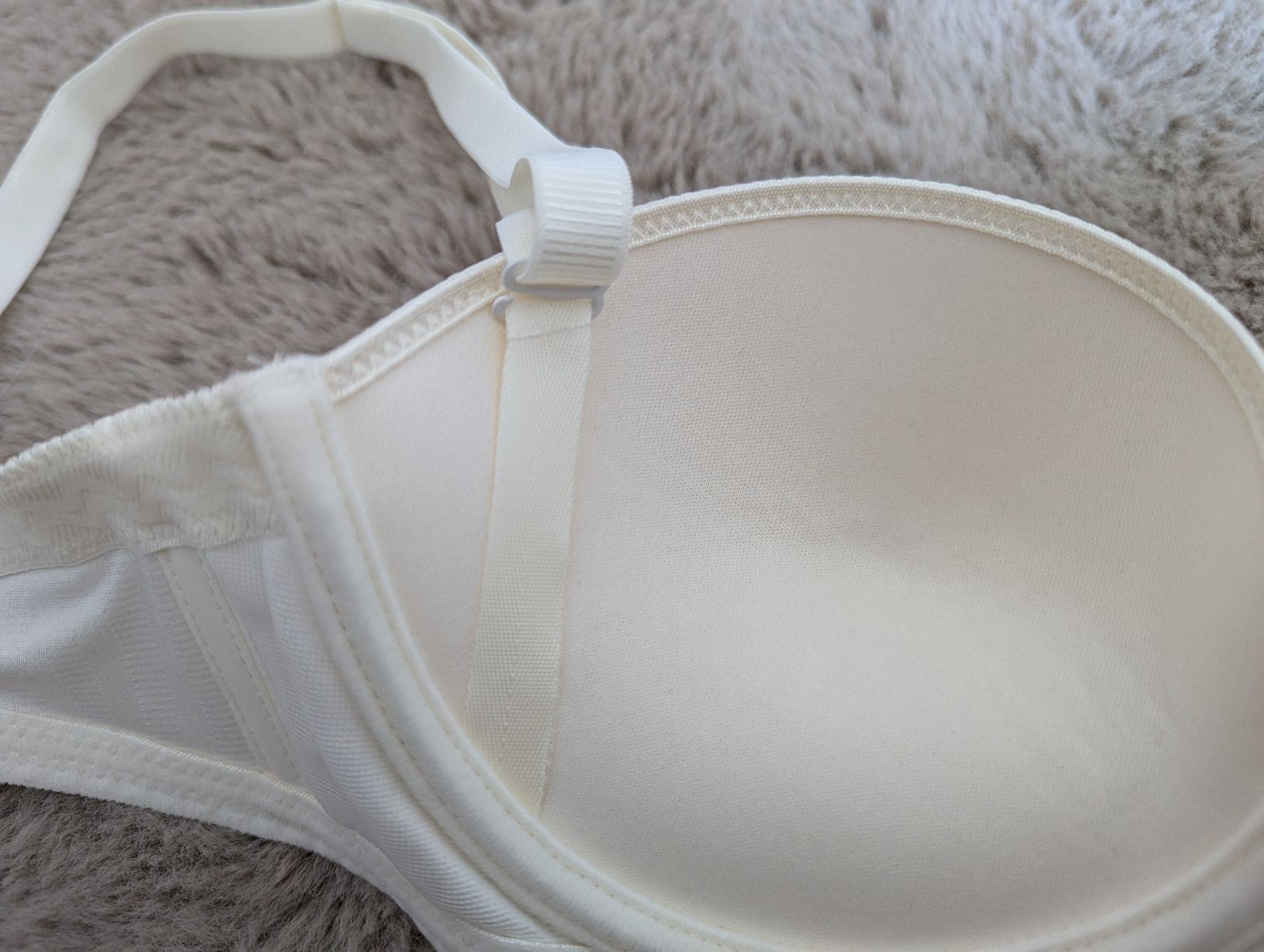 Chantelle Altra biancheria intima: soutien gorge Chantelle 75A – Nuovo (secondo la descrizione) da Montreux venduto da dem_gyt9 4