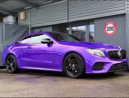 Mercedes-Benz E-Klasse Coupe violett foliert gepflegt