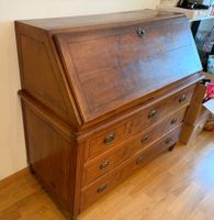 Original Biedermeier-Sekretär aus Nussbaum (ca. 1830–1850)