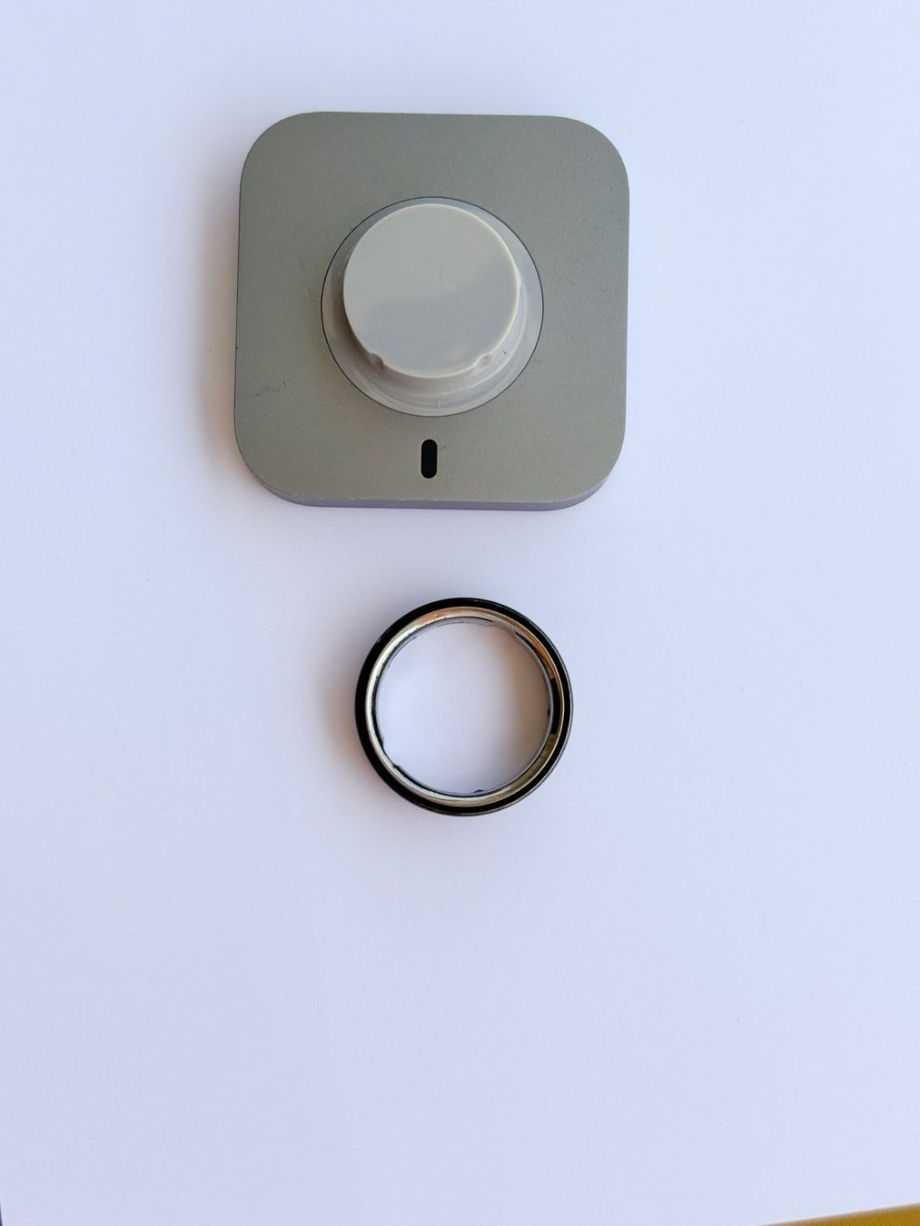 Oura Anelli: Oura Ring Gen 4 Stealth, Grösse 13, inkl. Ladegerät – Usato da Windisch venduto da san_59bp 1