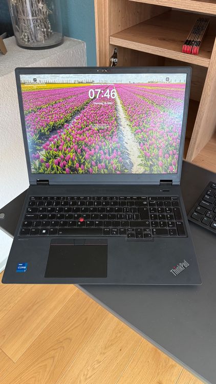 Lenovo ThinkPad P16v Gen 1 1