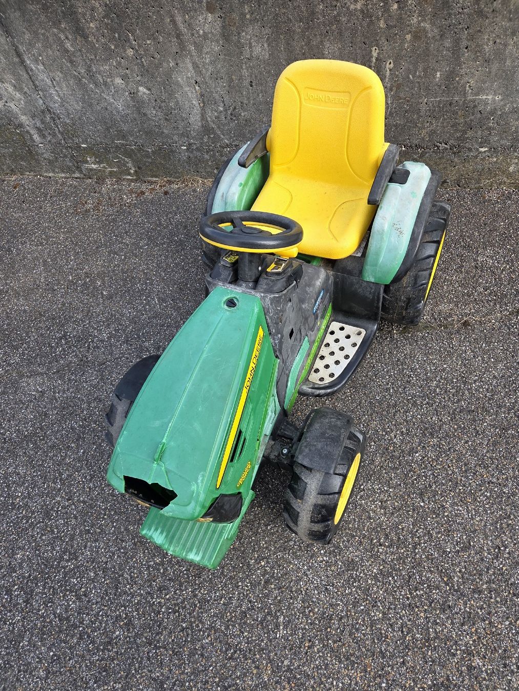 Peg Perego Veicoli per bambini: Peg Perego John Deere Elektrotraktor – Difettoso da Ebnet venduto da Volvo.Power 7