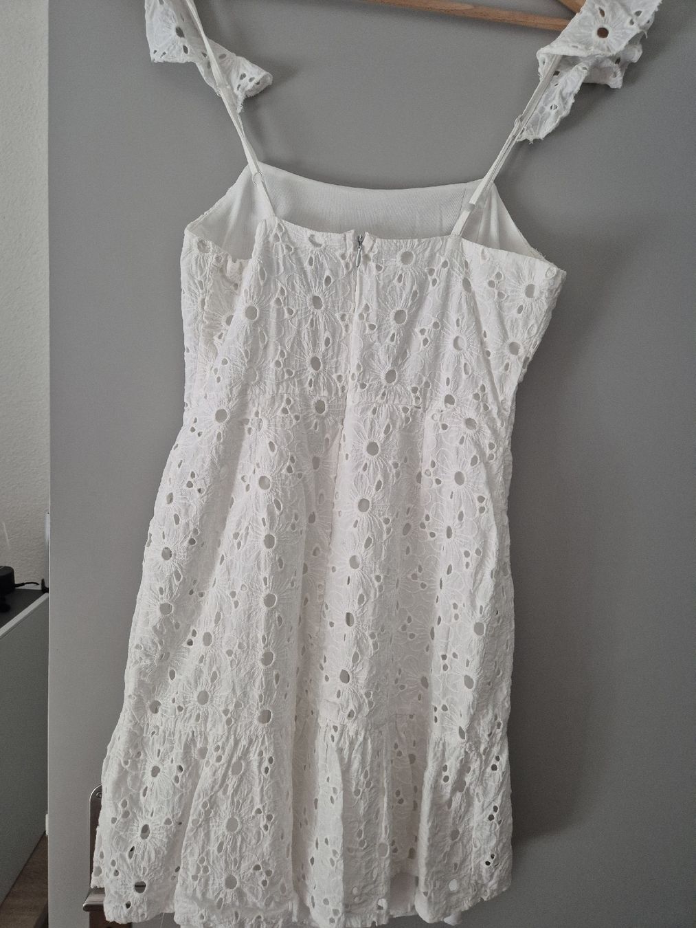 Kleider: Kleid weiss Grösse 36 von TRENDYOL  – Gebraucht aus Zürich von mit_jz2x 4