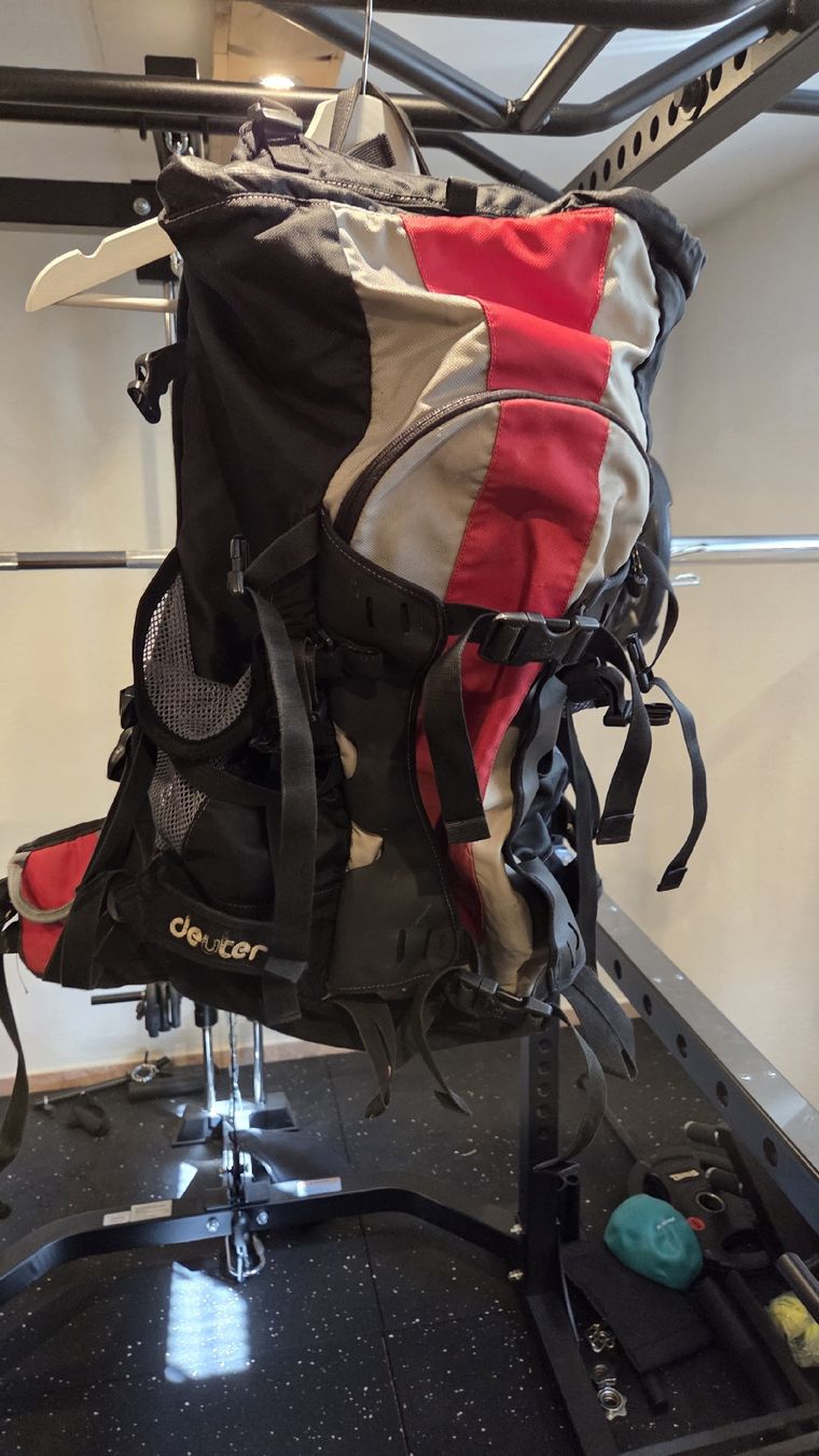 Sacs à dos: Ski Backpack Deuter Red Black Grey Used – D'occasion à Hägglingen par L_Andersson