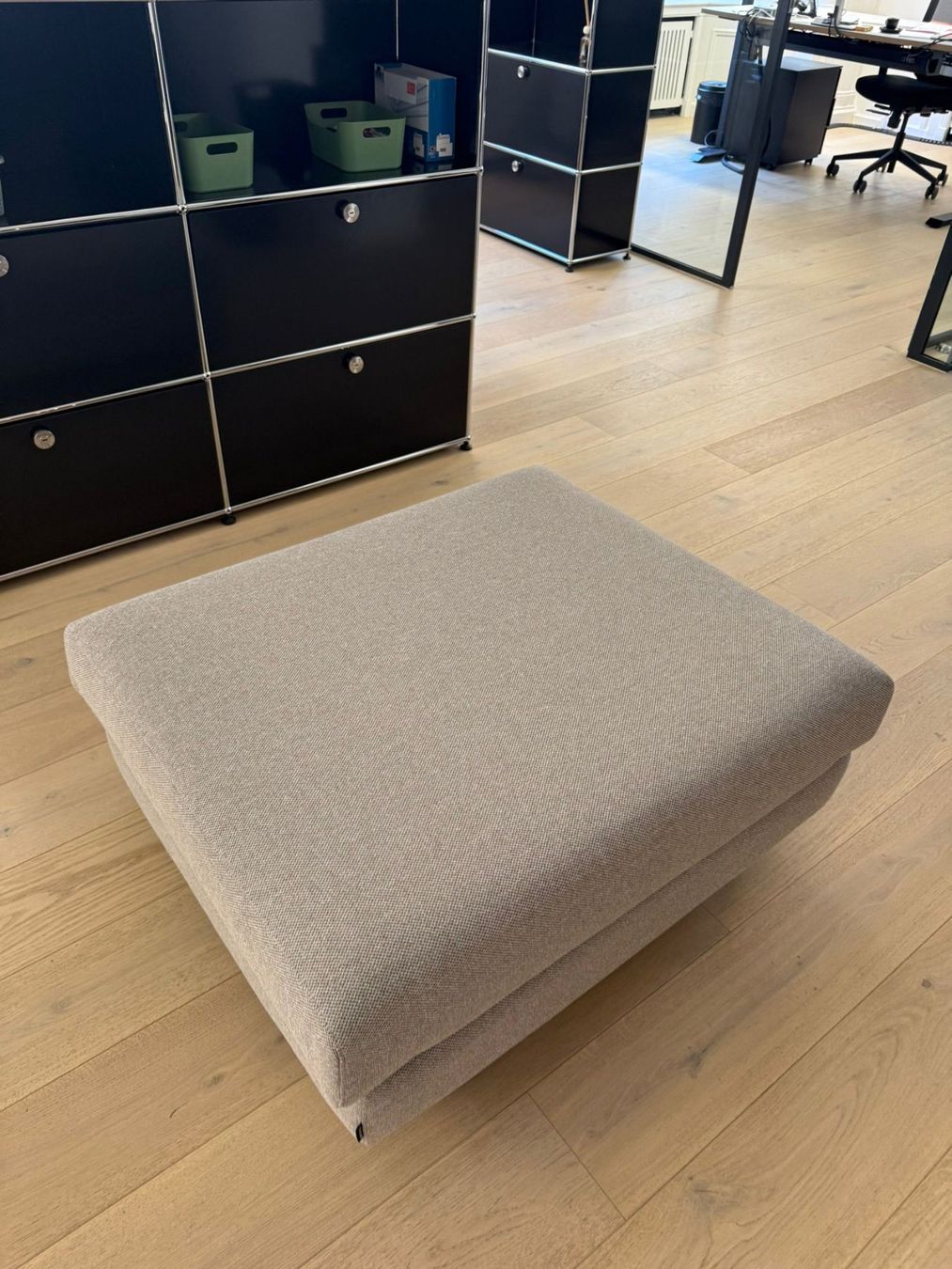 Hocker: Neuwertiger Pouf / Hocker - Top Zustand! – Gebraucht aus St. Gallen von iva_7z65 3