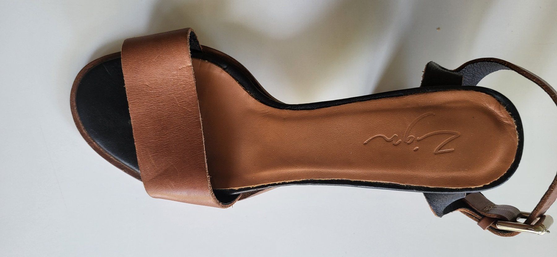 Scarpe da donna: Schöne, mittelbraune, schlichte Riemchensandalen – Usato da Zürich venduto da csa02 3