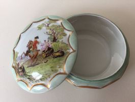 Bonbonnière en porcelaine / Porzellan Deckeldose "Napoléon"