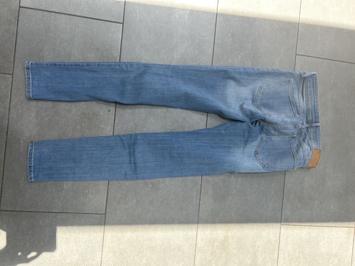 H&M Jeans: Jeans Super Skinny, Grösse 27/30 – Nuovo (secondo la descrizione) da Iseltwald venduto da Waldisch 1