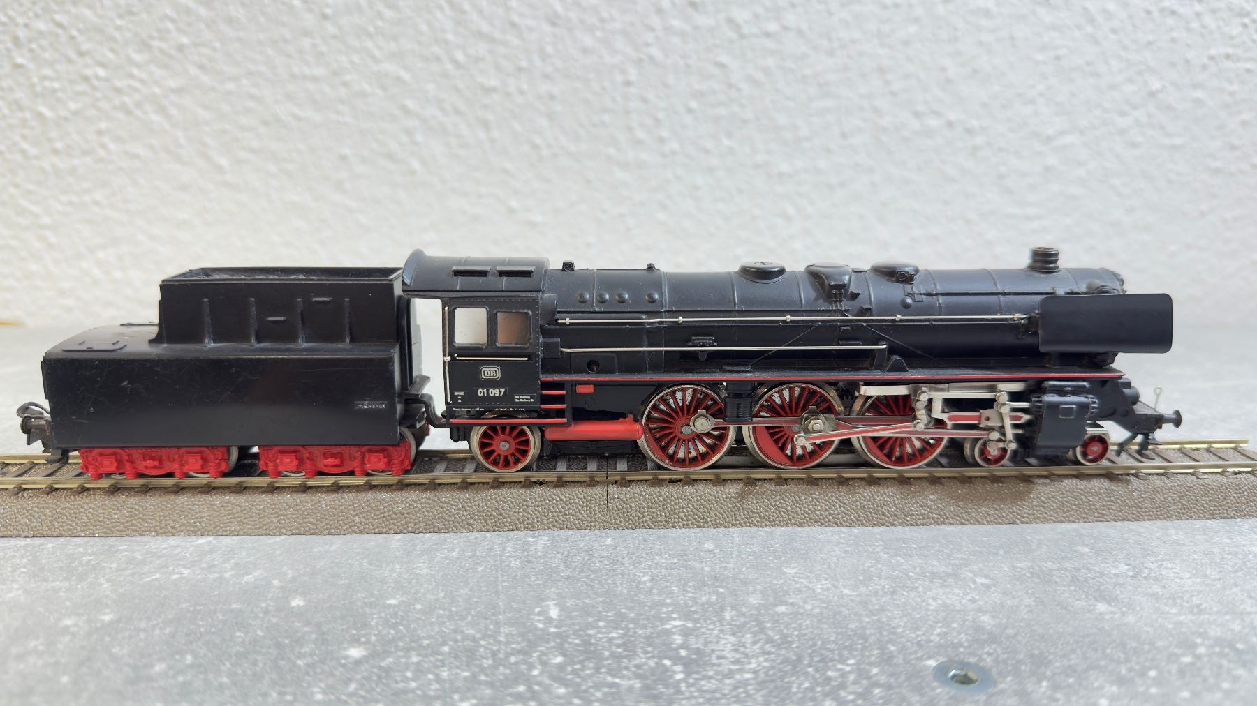 Märklin Modelleisenbahnen: Märklin 3048-2 Dampflok DB 01097 H0 / AC – Gebraucht aus Schlieren von rat_lq6b 1