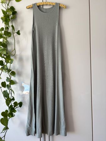 Langes taubengraues Kleid