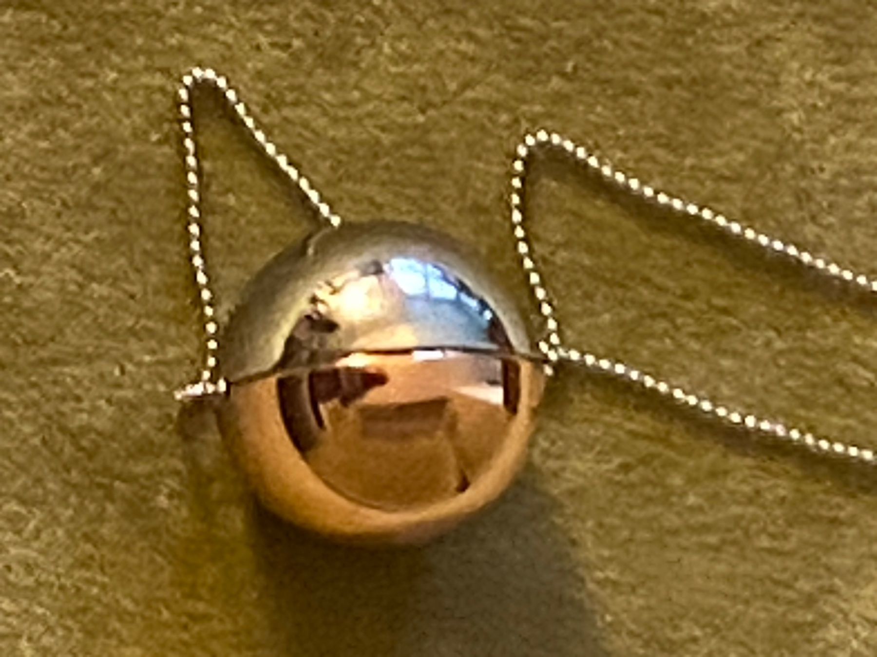Catenine: Collier avec boule 2 couleurs – Usato da St-Blaise venduto da NSUTT1953