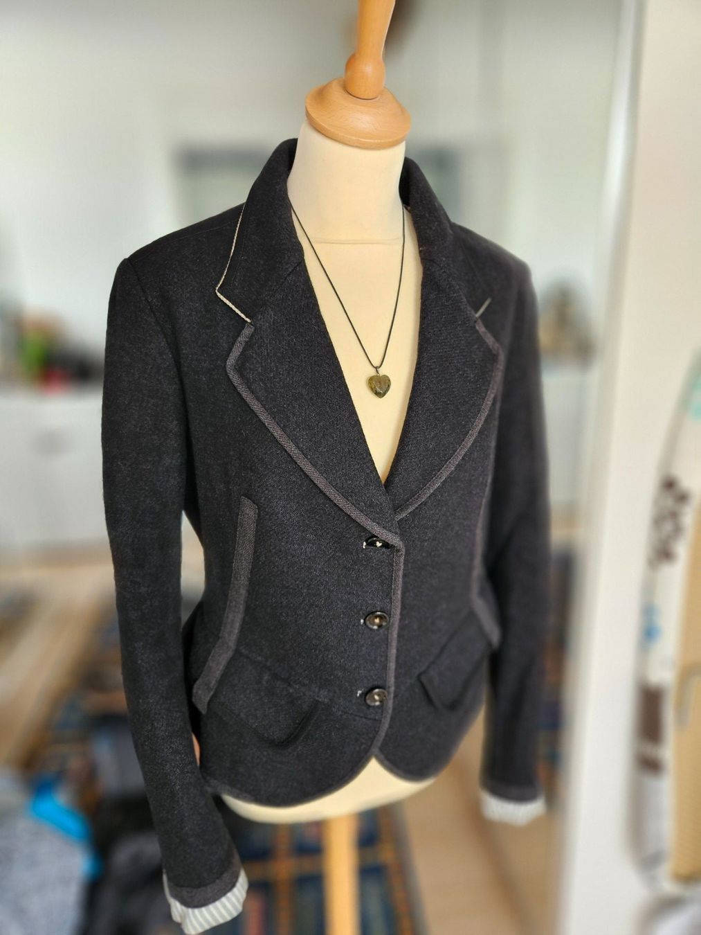 High Giacche: Blazer marque HIGH Use 40 / 42 – Usato da Cheyres venduto da Karine-Schweiz