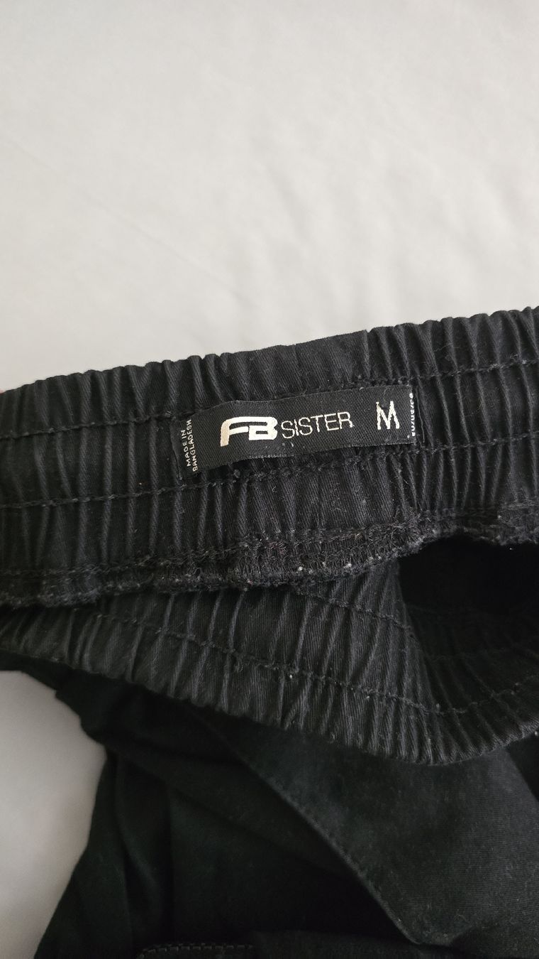 Pantalons: Schwarze Cargohose – D'occasion à Basel par gin_77cv 2