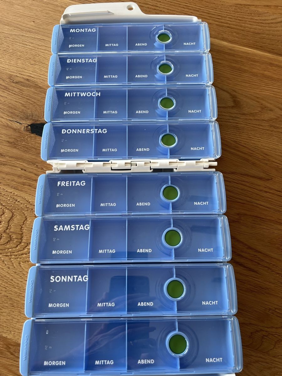 Recipients et similaires: Medikamenten-Dispenser 7Tage/4Fächer – D'occasion à Wolfwil par Poulet60 1