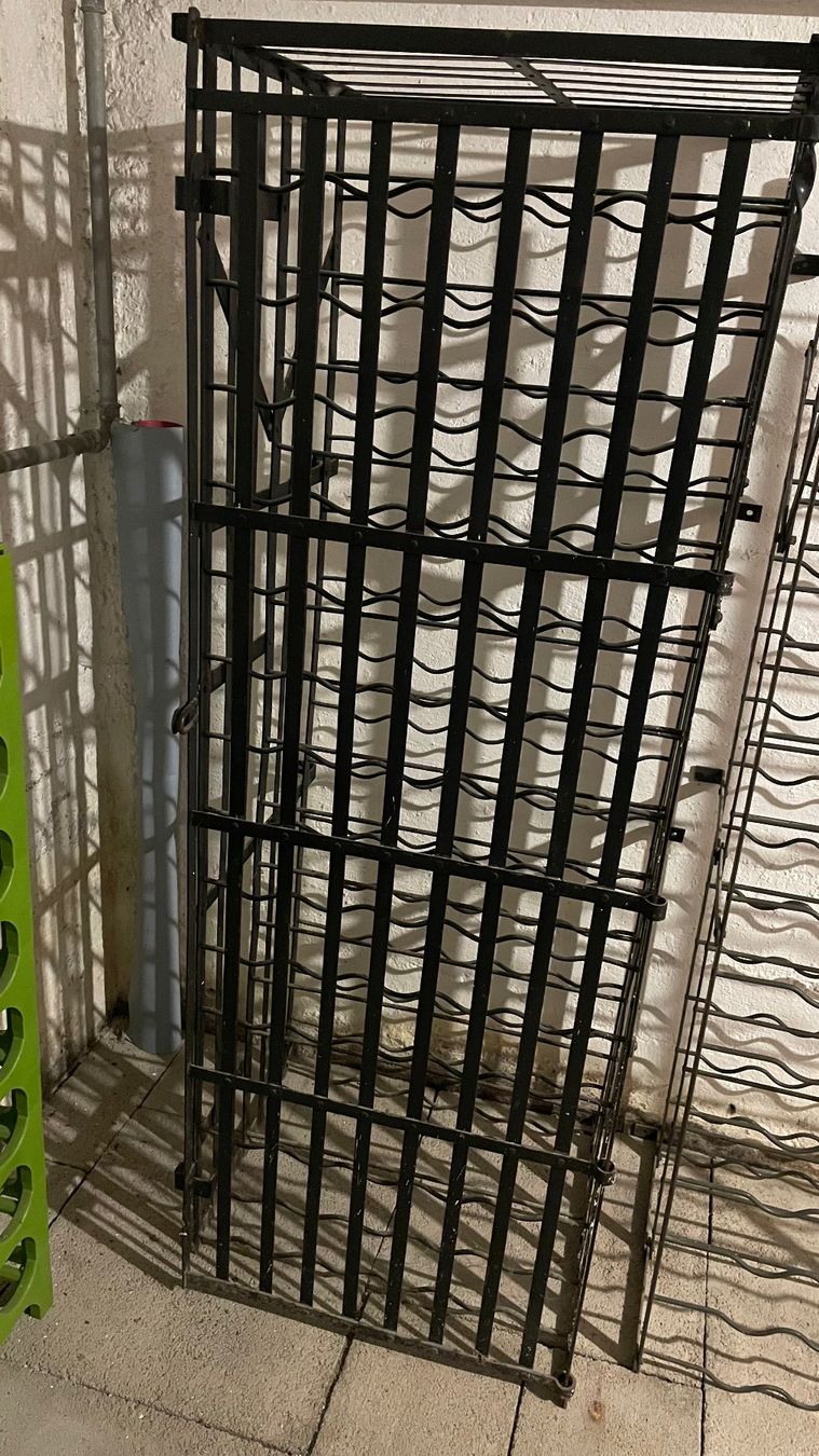 Scaffali: 2 Weinregale Eisen mit Tür – Usato da Zürich venduto da 4claudi 2