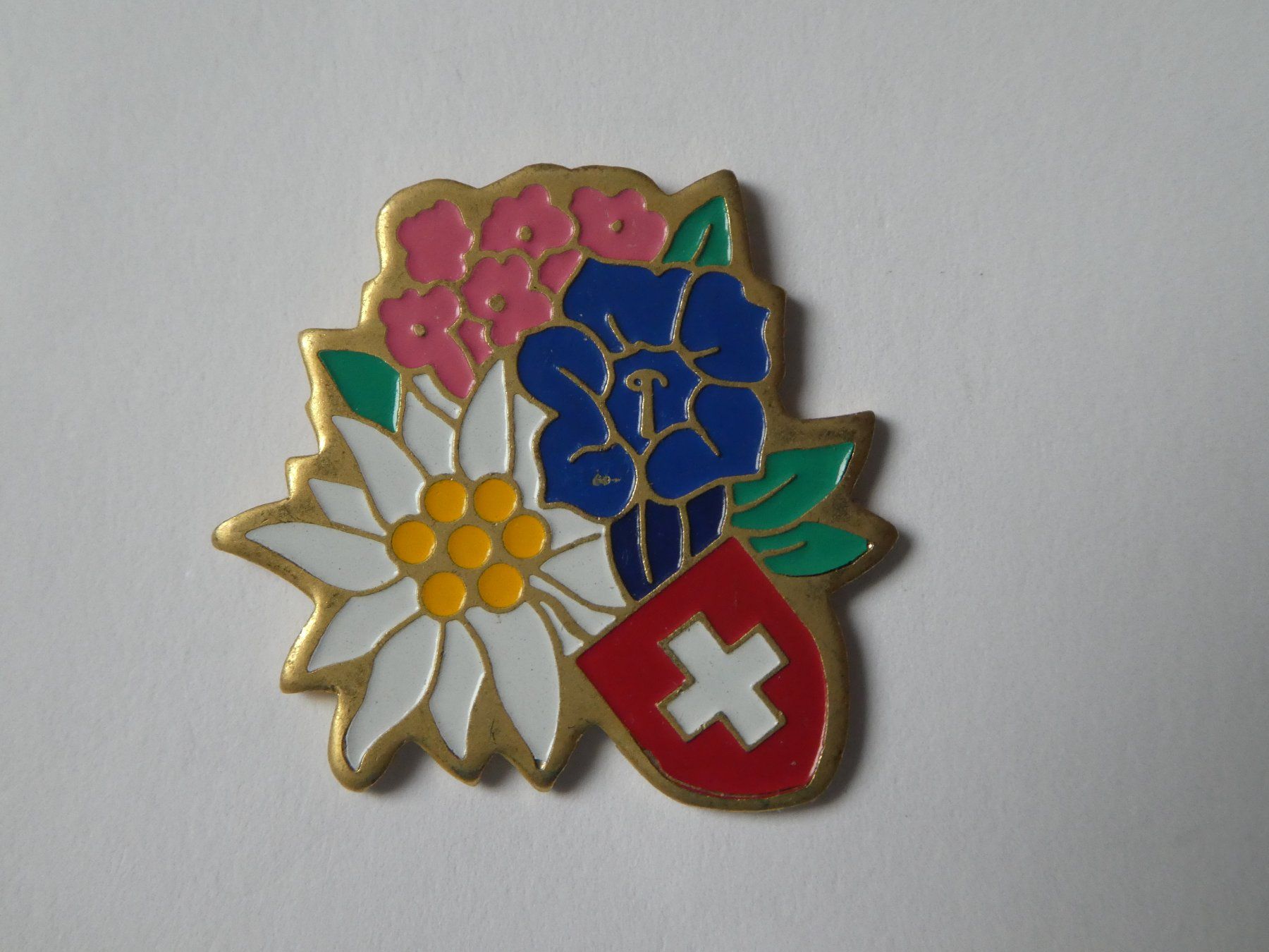 Plaketten & Abzeichen: Pin Alpenblumen mit Schweizer Kreuz – Gebraucht aus Andelfingen von Annegret06
